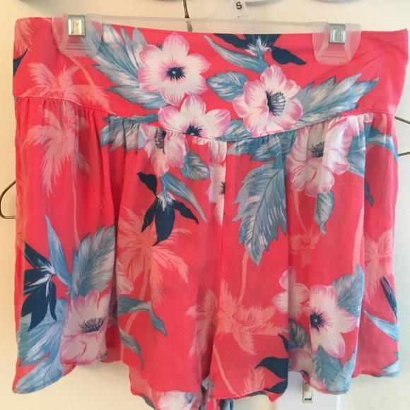 AMERICAN EAGLE FLOWY FLORAL SHORTS - Picture 1 of 6